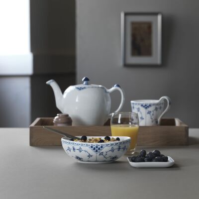Royal Copenhagen Blue Fluted Half Lace Oval Kase 370 ml (1)