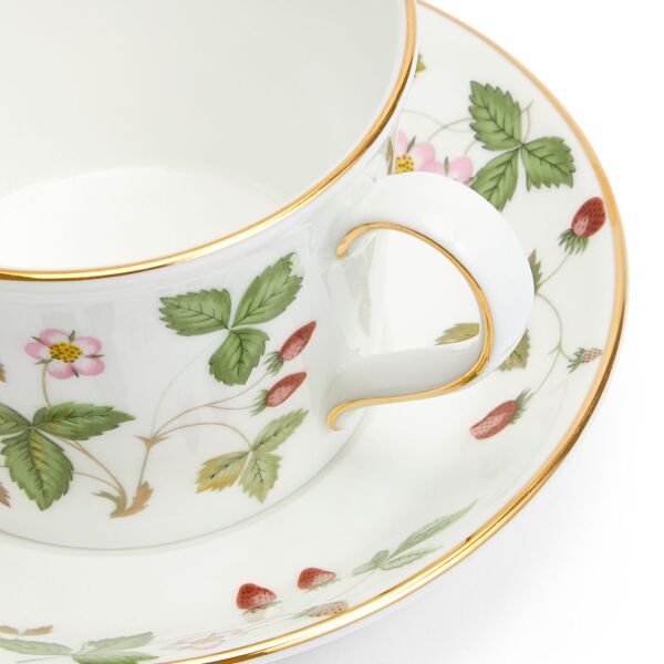 Wedgwood Wild Strawberry Fine Bone Çay Fincanı ve Tabağı 160 ml - 2