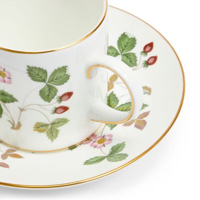 Wedgwood Wild Strawberry Fine Bone Kahve Fincanı ve Tabağı 160 ml (1)