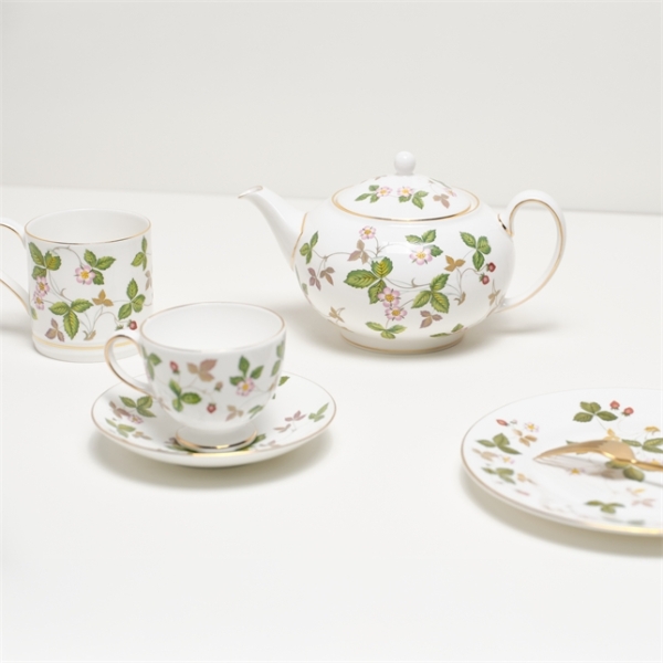 Wedgwood Wild Strawberry Fine Bone Servis Tabağı 27 cm - 5